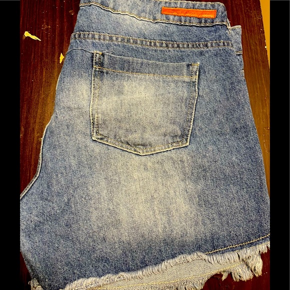 Hering Pants - Hering Mid Wash Jean Shorts Size 44/34